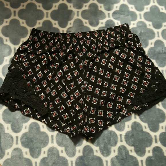 Patterned shorts - Picture 2 of 3